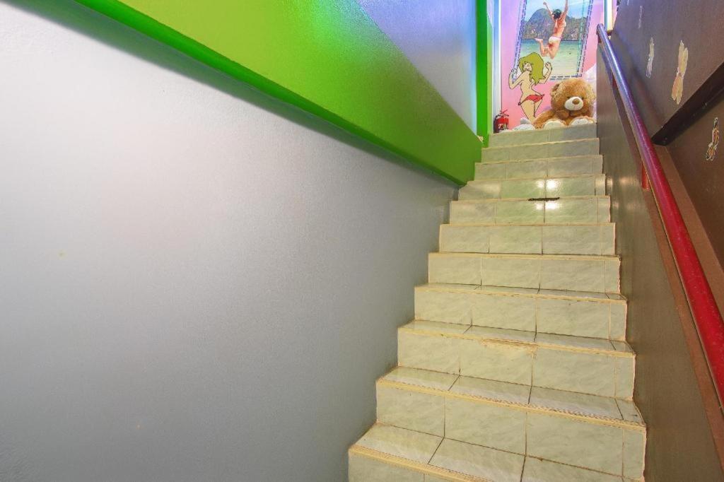 Oyo 586 I Hostel Phuket מראה חיצוני תמונה