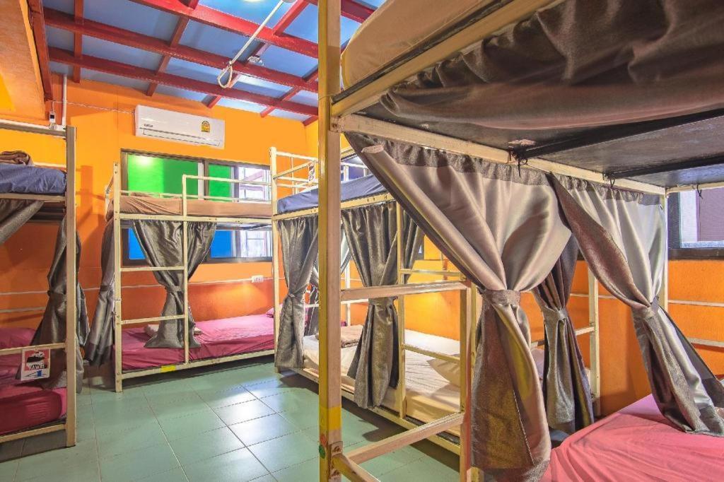 Oyo 586 I Hostel Phuket מראה חיצוני תמונה