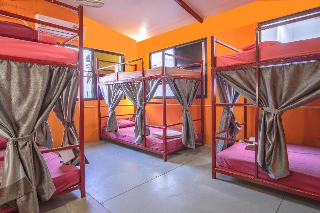 Oyo 586 I Hostel Phuket מראה חיצוני תמונה