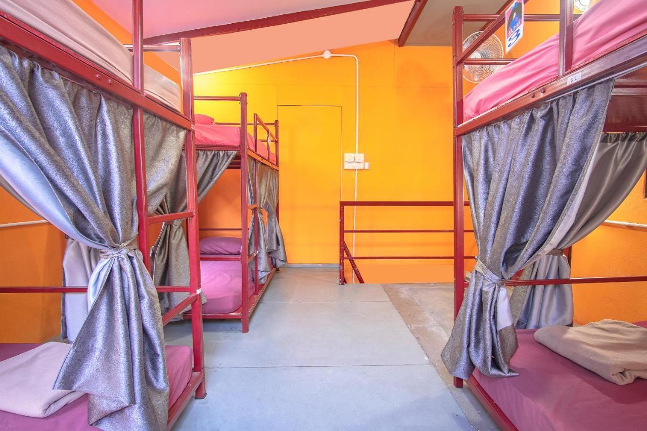 Oyo 586 I Hostel Phuket מראה חיצוני תמונה